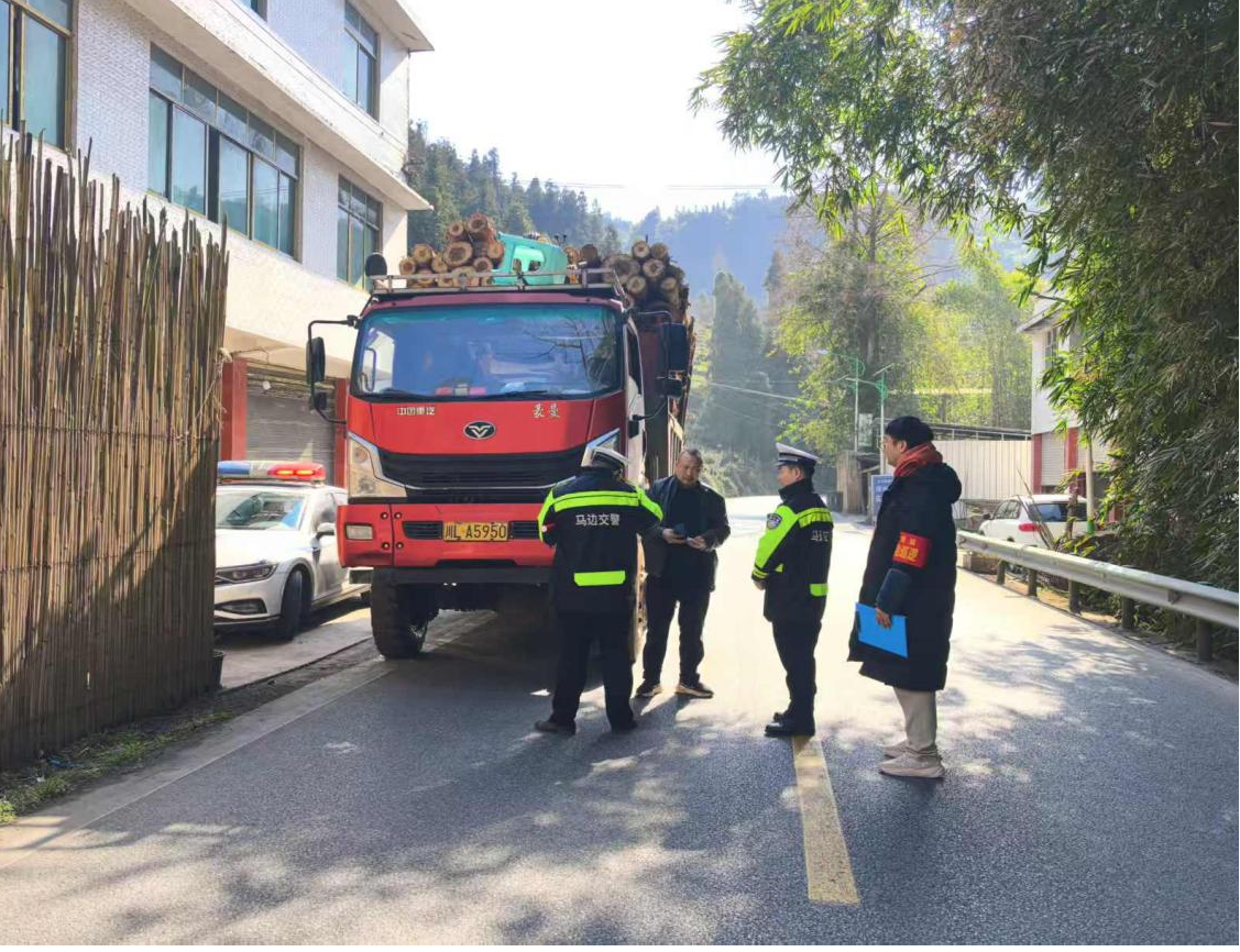 联合县交警大队开展交通执法