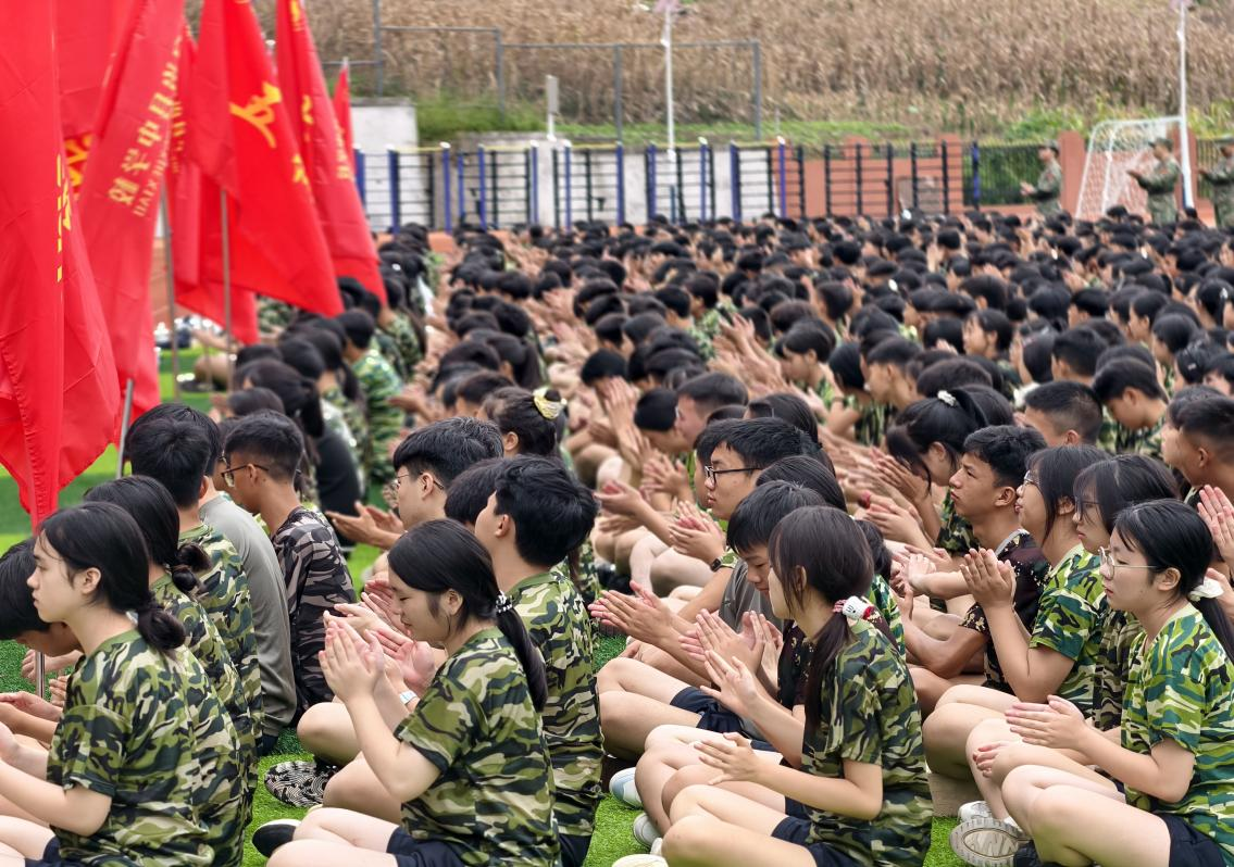 马边中学新生军训开营仪式