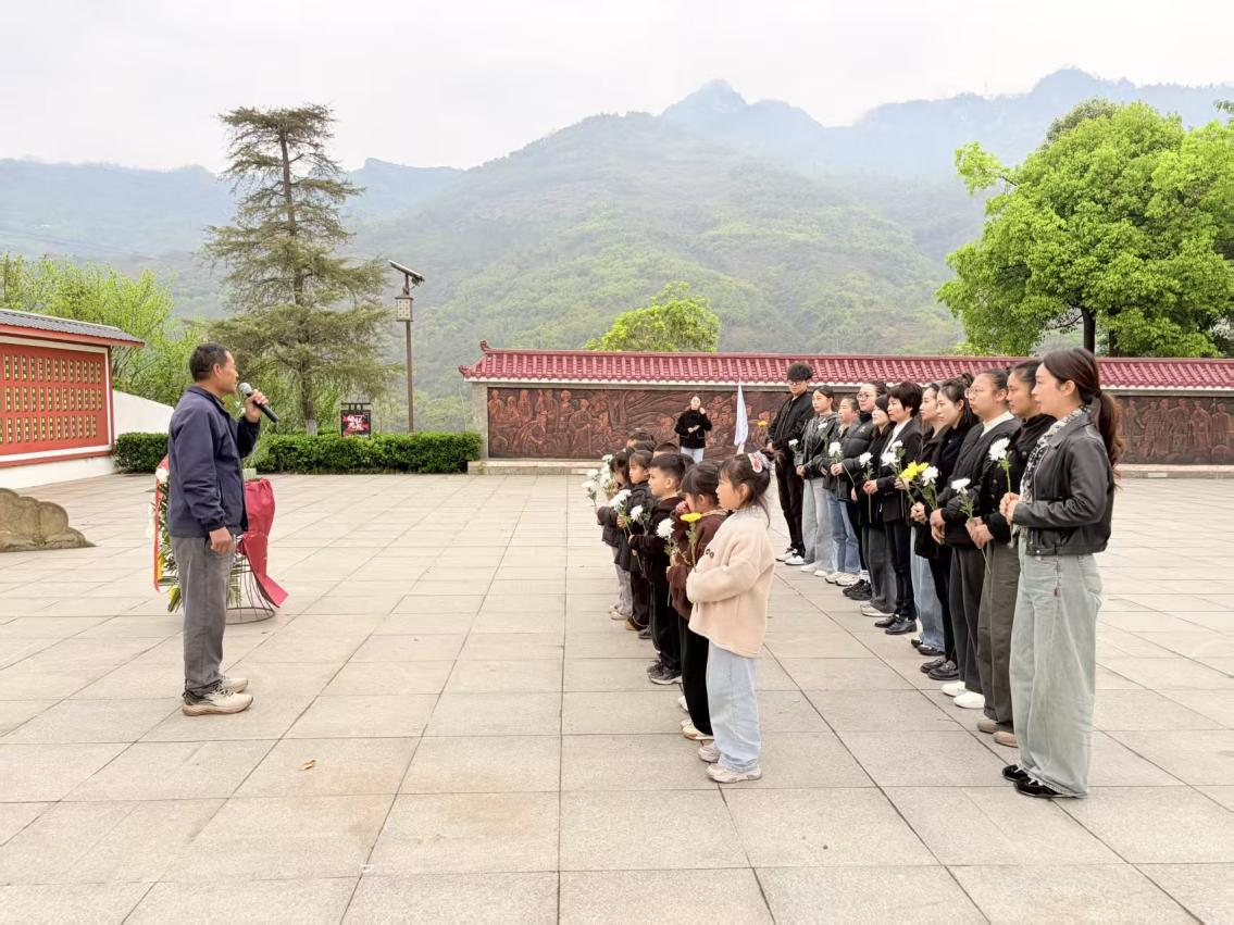 城南幼儿园师生聆听英雄故事